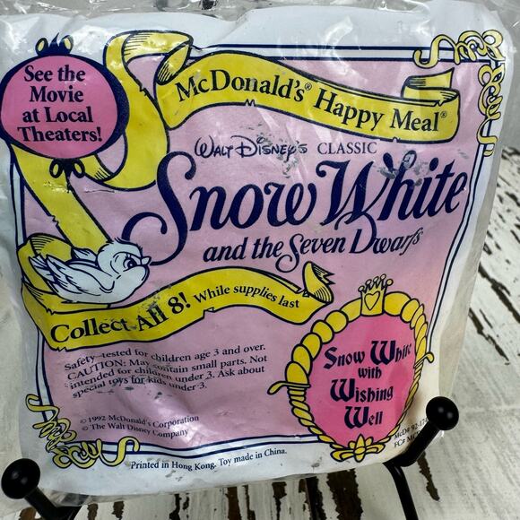 McDonald's Vintage 1992 Disney Snow White Wishing Seven Dwarfs Well NOS NIP Toy - Picture 3 of 3